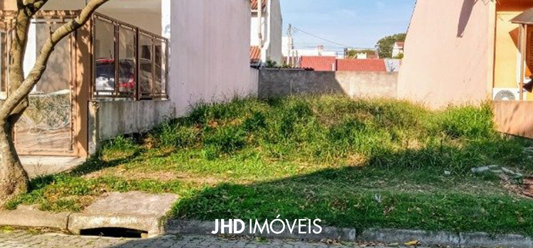Terreno com vegetação pronto para construir no Jardins de Prado