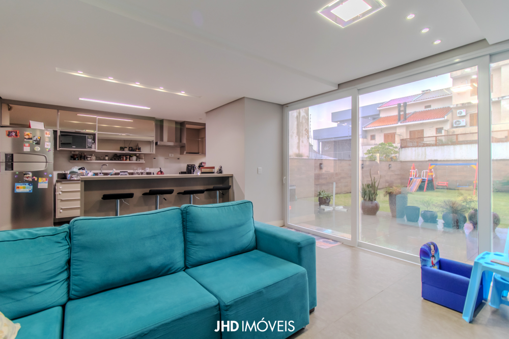 Casa Residencial no bairro Guarujá em Porto Alegre